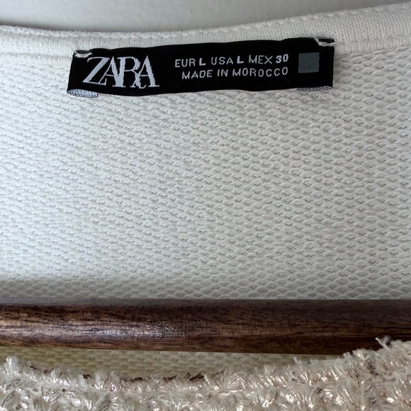 Zara Stylish White and Gold Sleeveless Blouse - Picture 9 of 15